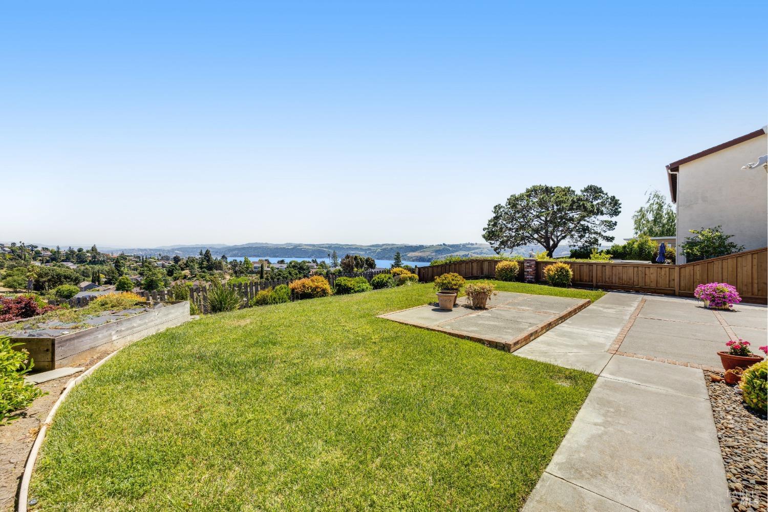 Detail Gallery Image 36 of 42 For 272 Carlisle Way, Benicia,  CA 94510 - 4 Beds | 2/1 Baths