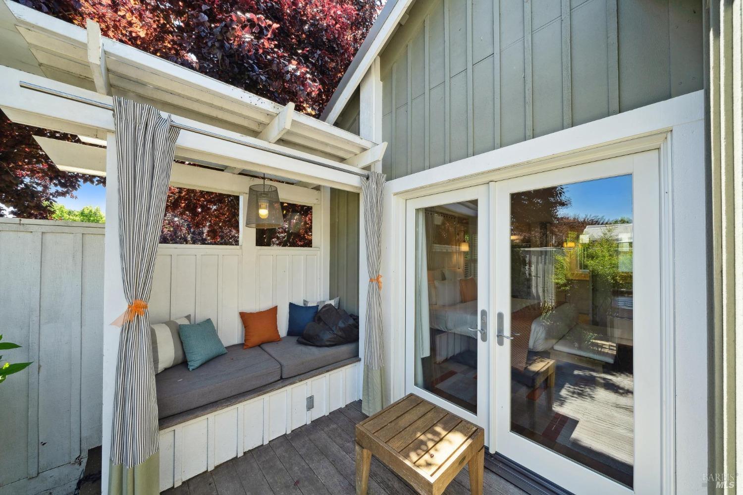 Detail Gallery Image 21 of 52 For 4048 Sonoma Hwy #4,  Napa,  CA 94559 - 2 Beds | 2 Baths