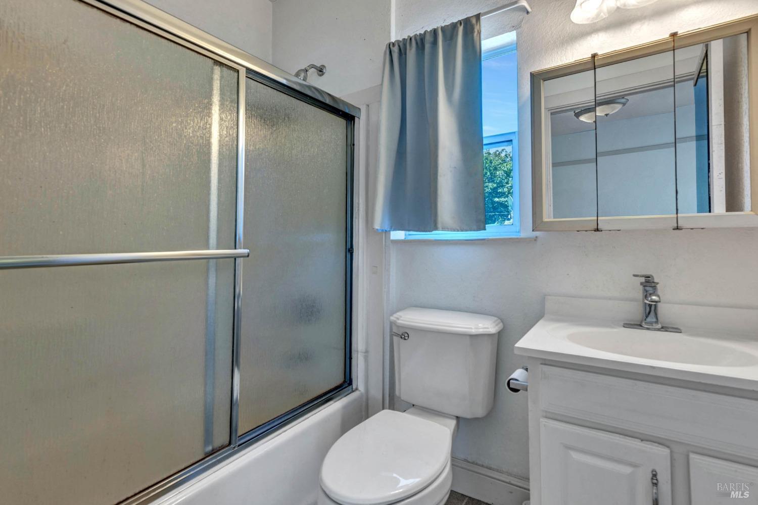 Detail Gallery Image 10 of 39 For 708 Alameda St, Vallejo,  CA 94590 - 2 Beds | 1/1 Baths