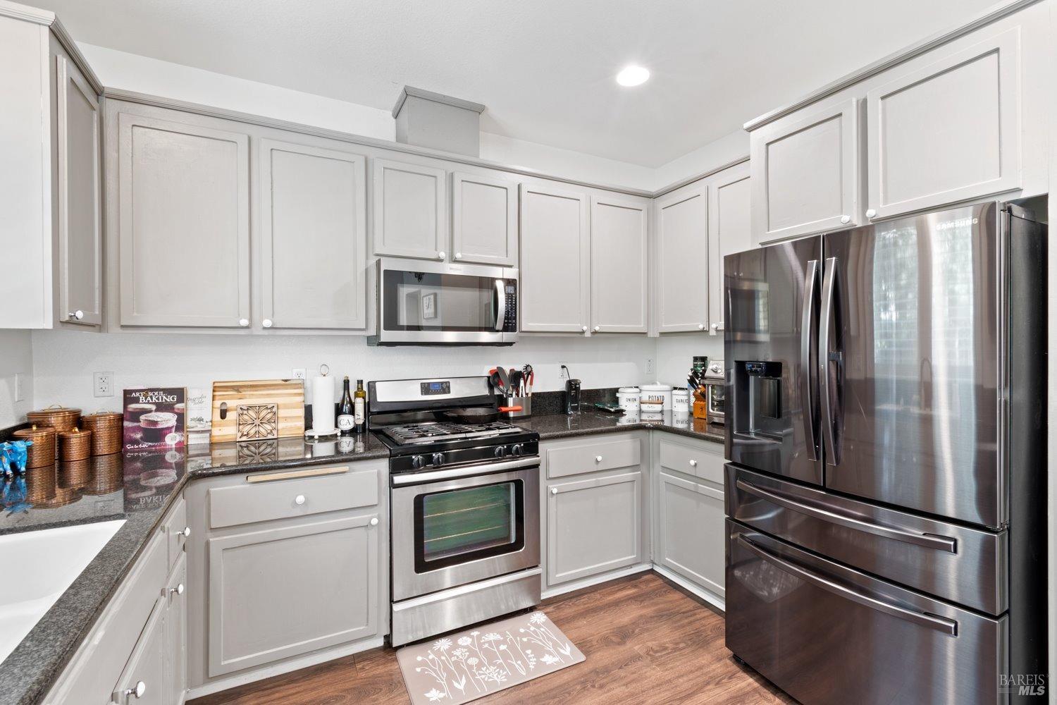 Detail Gallery Image 16 of 60 For 119 Summerfield Dr, Vacaville,  CA 95687 - 4 Beds | 2/1 Baths