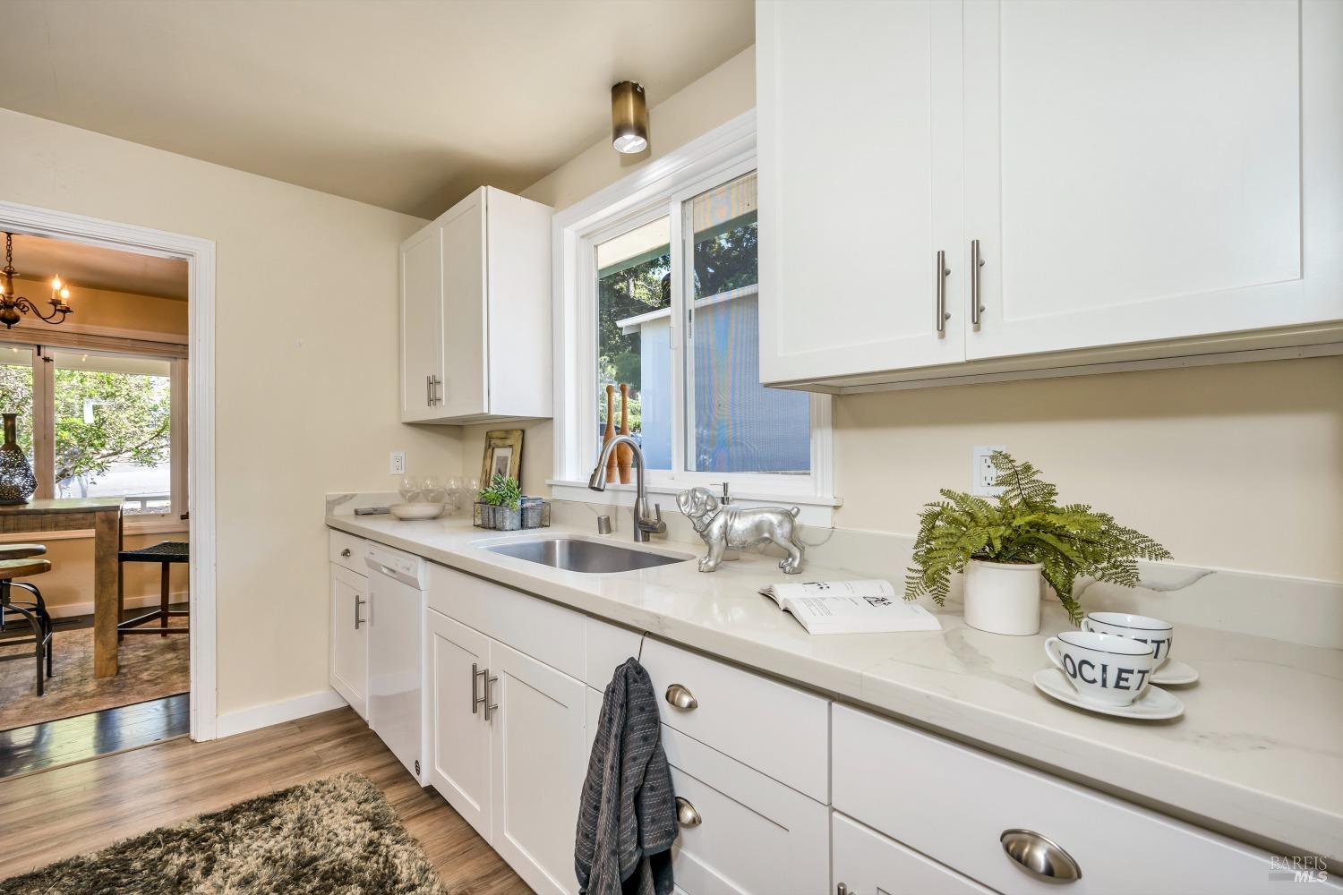 Detail Gallery Image 6 of 28 For 215 E Spring St, Napa,  CA 94559 - 3 Beds | 1/1 Baths