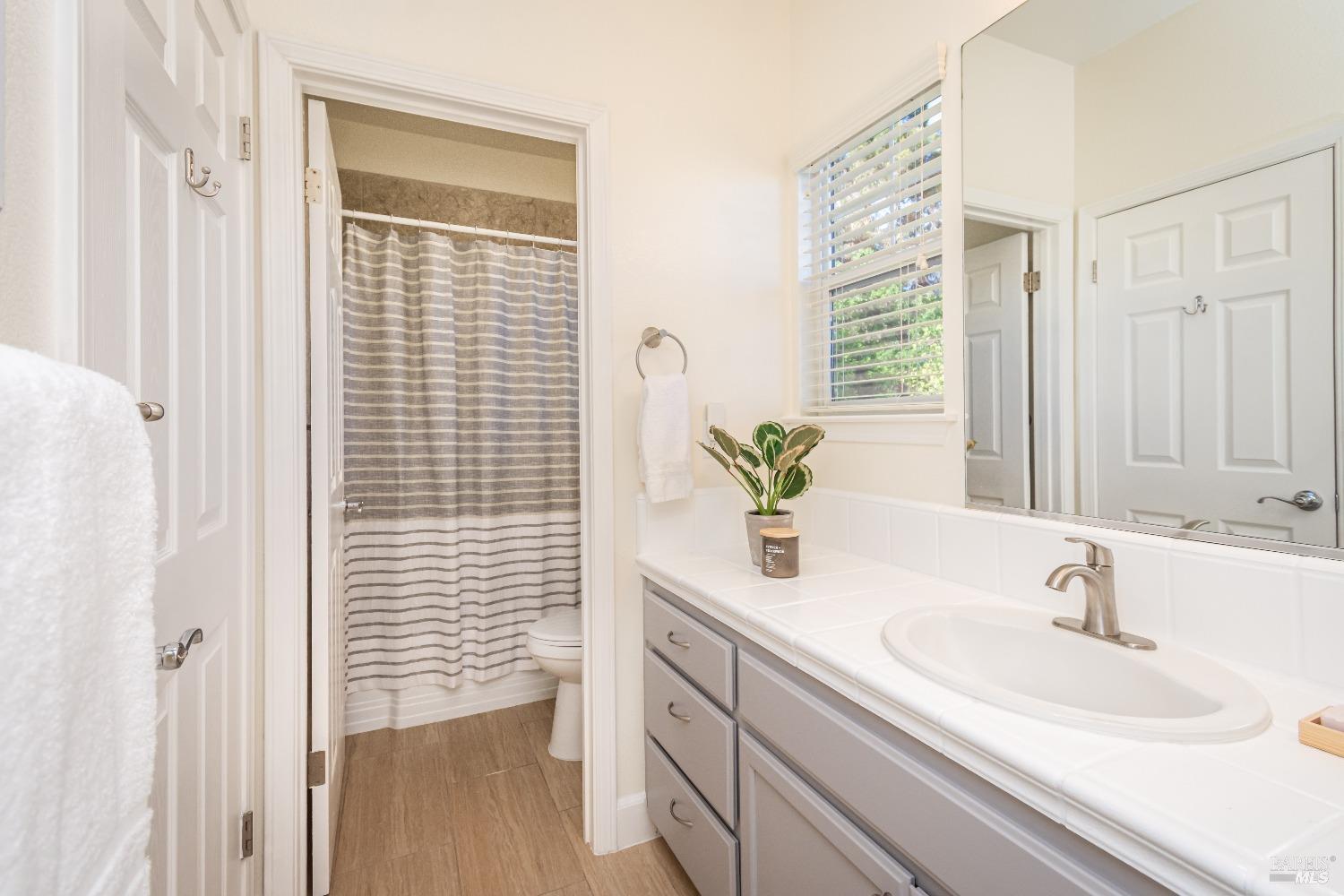 Detail Gallery Image 33 of 61 For 19 Catania Ct, Napa,  CA 94558 - 4 Beds | 3/1 Baths