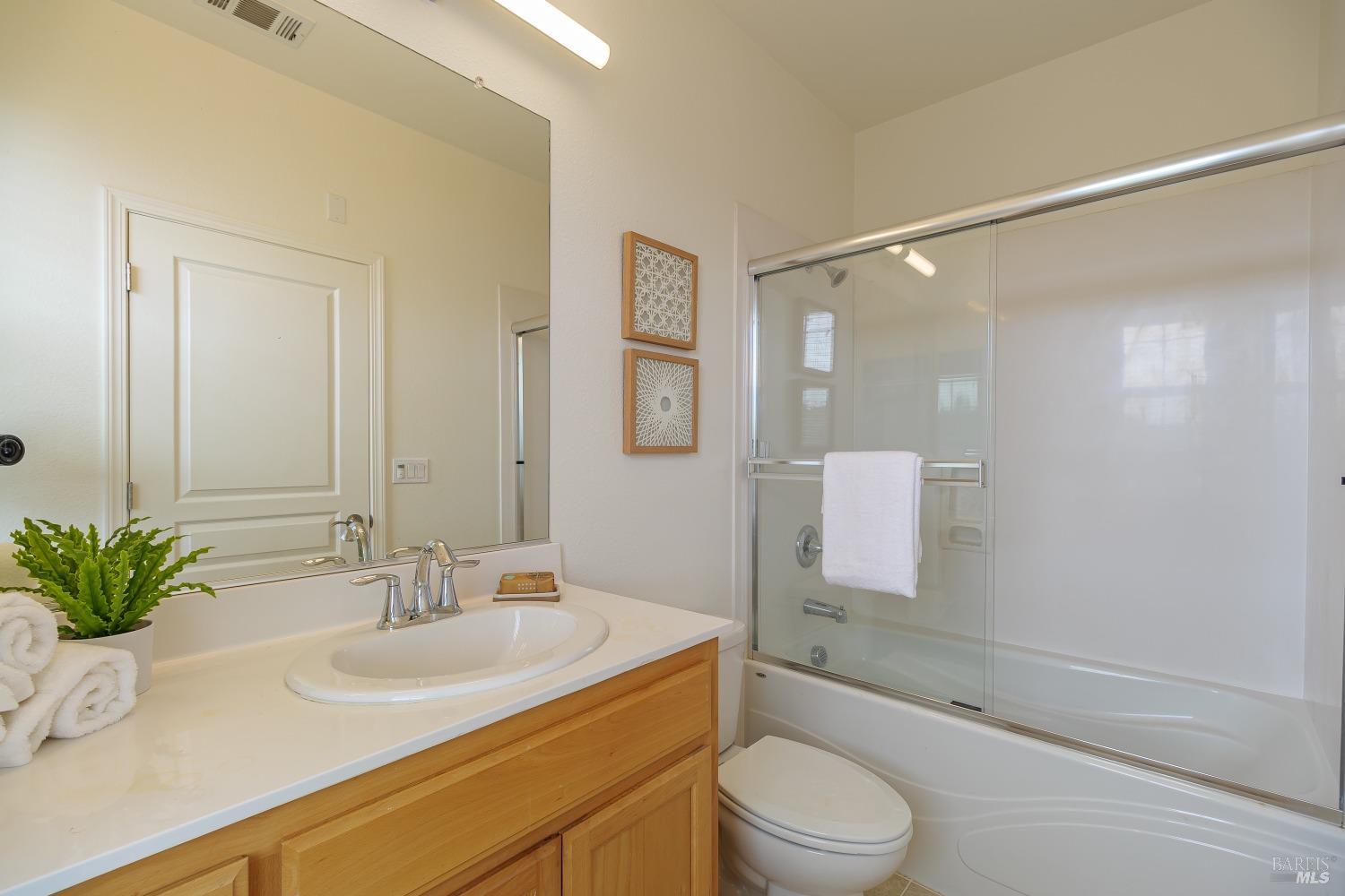 Detail Gallery Image 16 of 21 For 907 Jetty Dr, Richmond,  CA 94804 - 2 Beds | 2/1 Baths