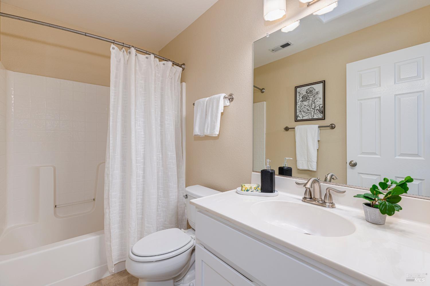 Detail Gallery Image 25 of 42 For 1412 Middlebrook Way, Rohnert Park,  CA 94928 - 3 Beds | 2/1 Baths