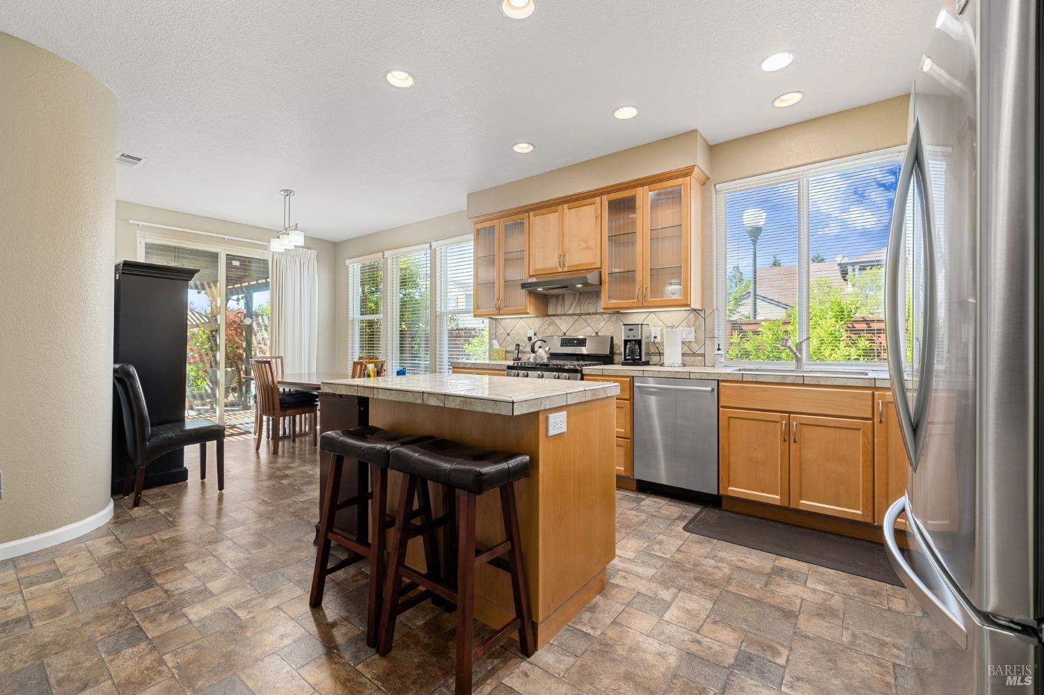 Detail Gallery Image 7 of 28 For 206 Bouquet Cir, Windsor,  CA 95492 - 3 Beds | 2 Baths
