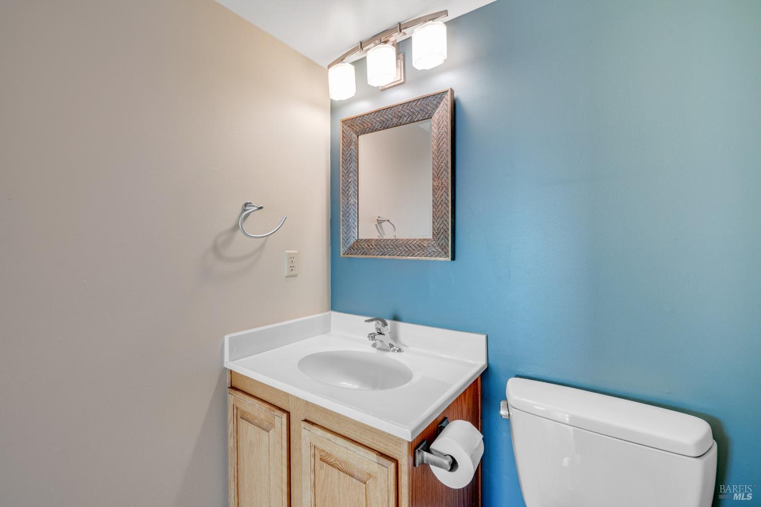 Detail Gallery Image 18 of 42 For 272 Carlisle Way, Benicia,  CA 94510 - 4 Beds | 2/1 Baths