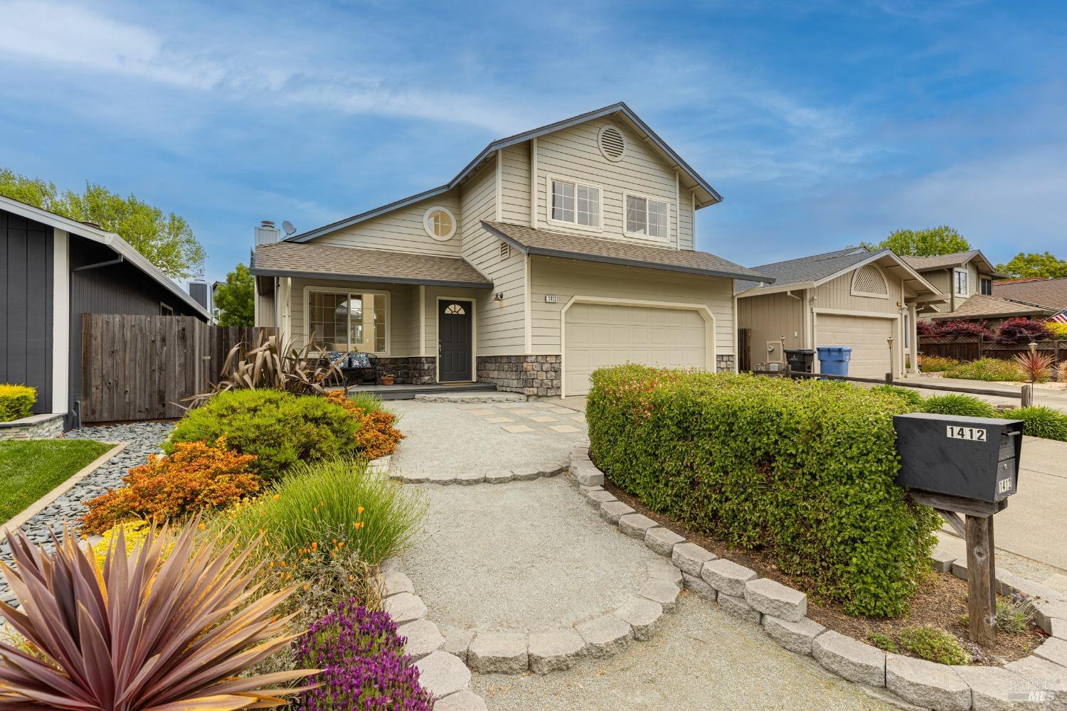 Detail Gallery Image 1 of 42 For 1412 Middlebrook Way, Rohnert Park,  CA 94928 - 3 Beds | 2/1 Baths