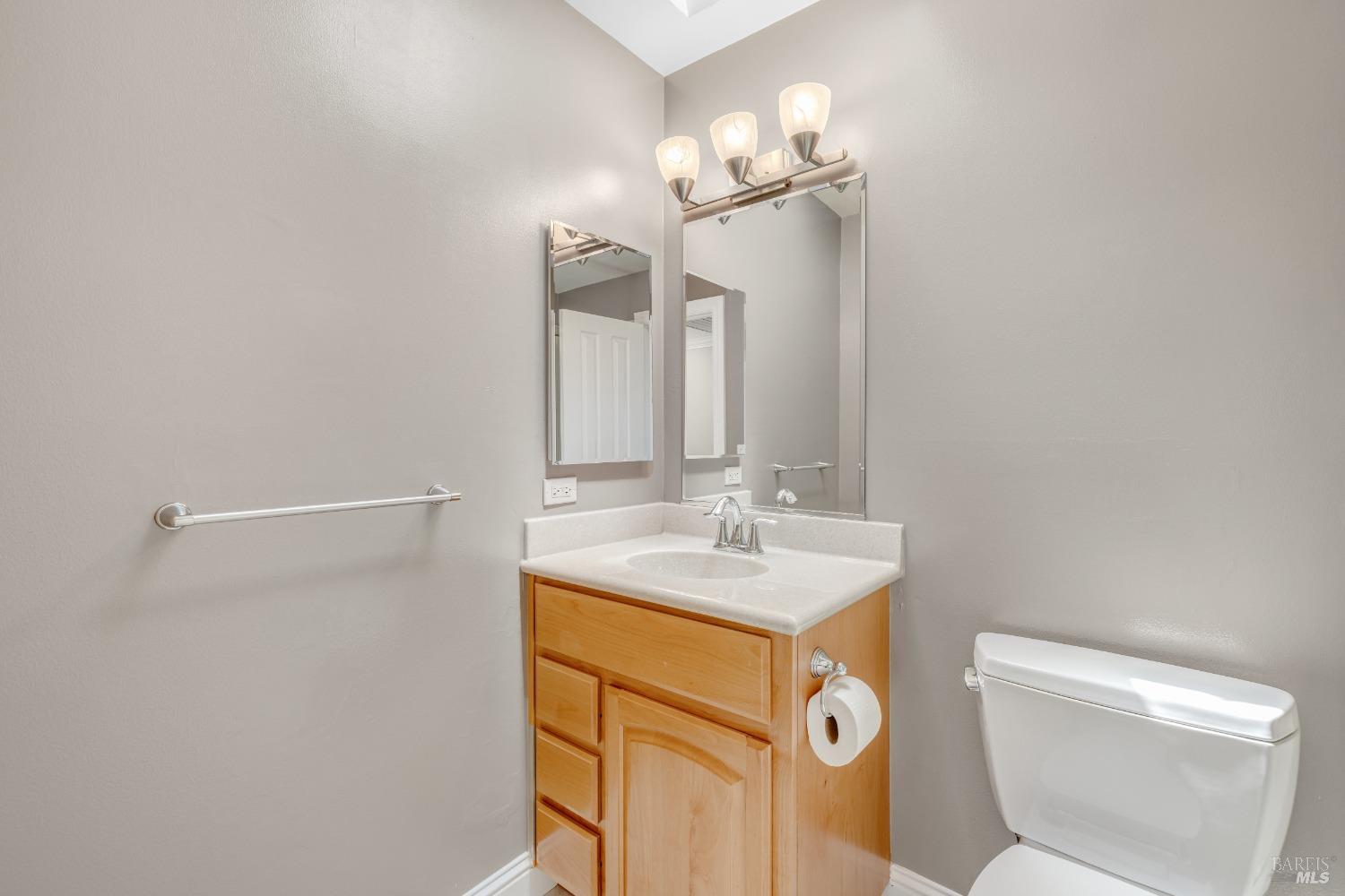 Detail Gallery Image 26 of 42 For 272 Carlisle Way, Benicia,  CA 94510 - 4 Beds | 2/1 Baths