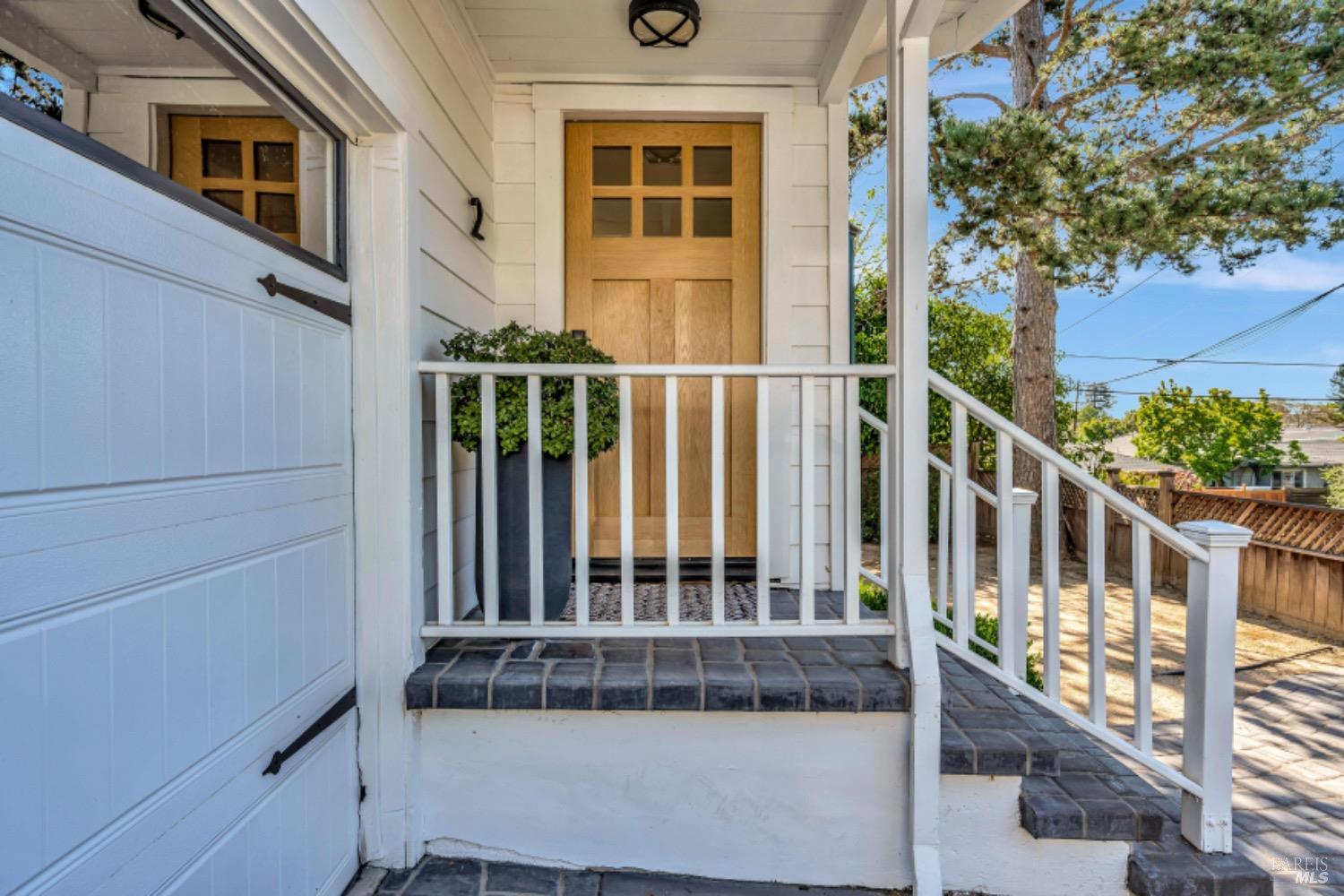 Detail Gallery Image 3 of 26 For 2 Fairview Ct, San Anselmo,  CA 94960 - 3 Beds | 2 Baths