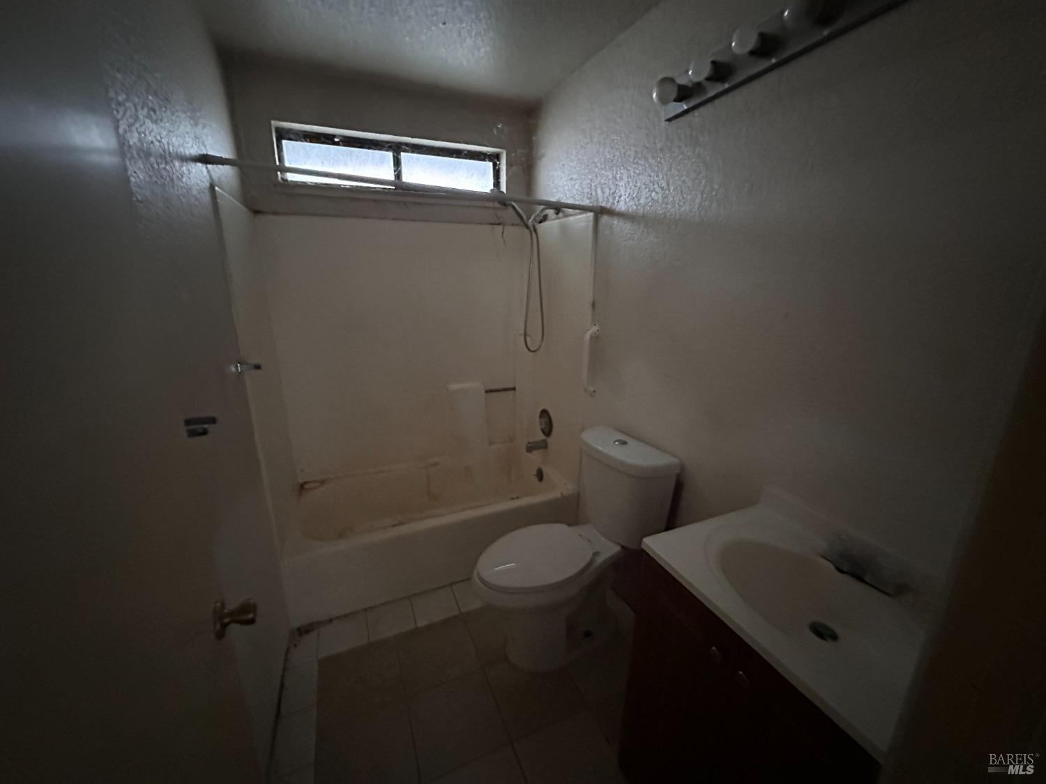 Daniel Court, Fairfield, California image 8
