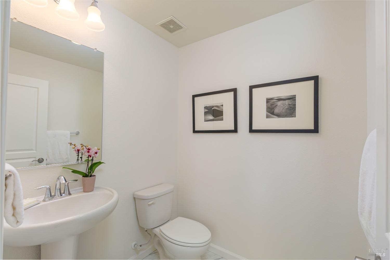 Detail Gallery Image 13 of 21 For 907 Jetty Dr, Richmond,  CA 94804 - 2 Beds | 2/1 Baths