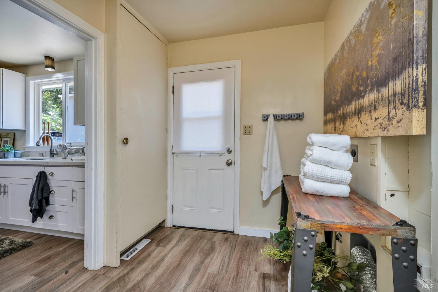 Detail Gallery Image 17 of 28 For 215 E Spring St, Napa,  CA 94559 - 3 Beds | 1/1 Baths