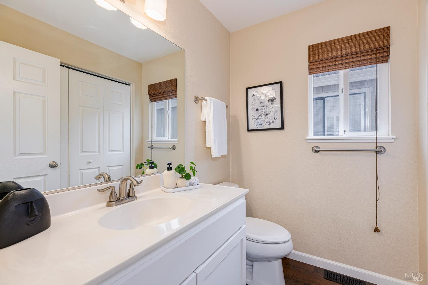 Detail Gallery Image 16 of 42 For 1412 Middlebrook Way, Rohnert Park,  CA 94928 - 3 Beds | 2/1 Baths