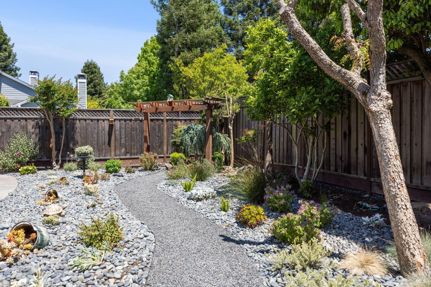 Detail Gallery Image 31 of 45 For 318 Jester Ct, Petaluma,  CA 94954 - 4 Beds | 2/1 Baths