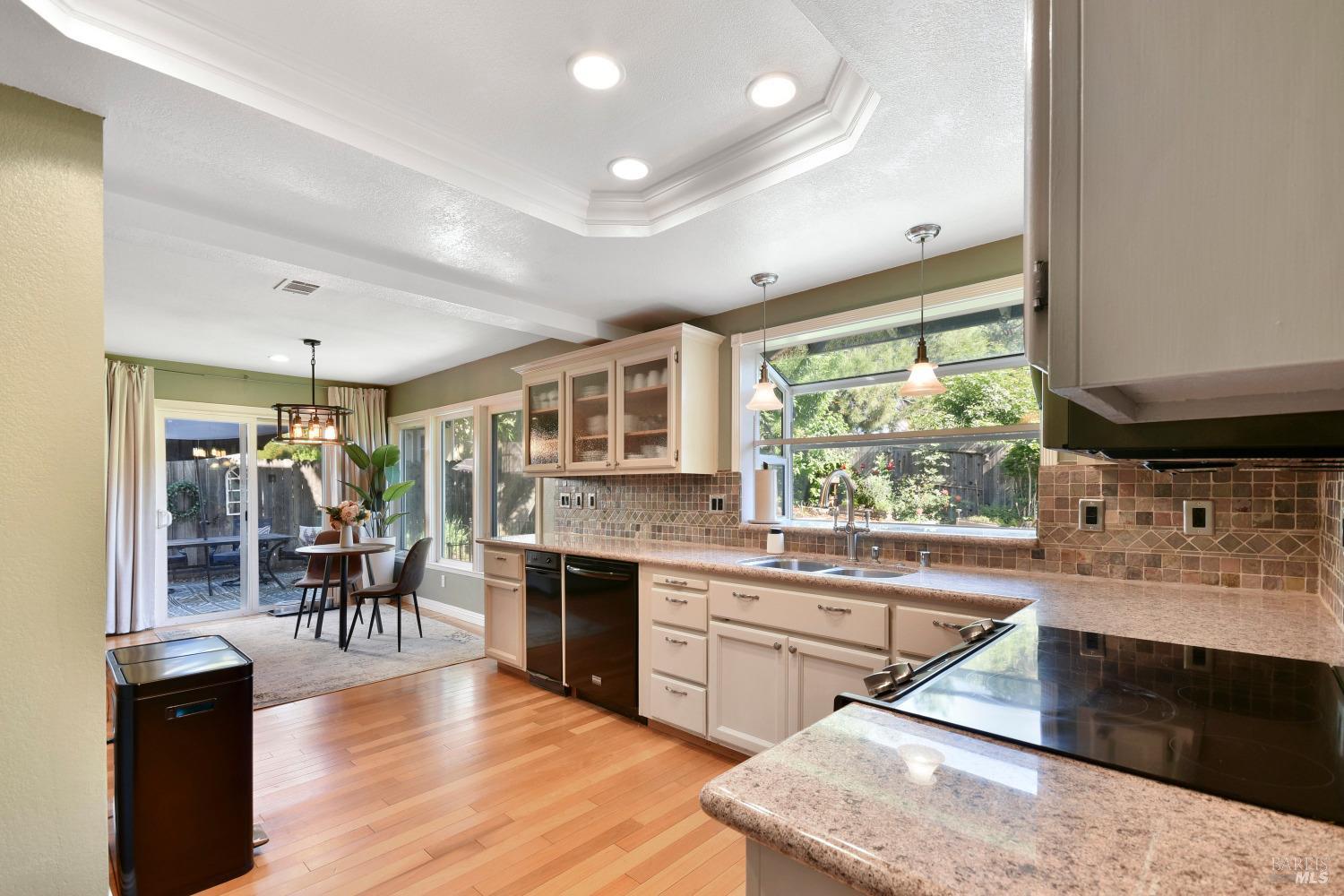 Detail Gallery Image 13 of 40 For 267 Sunridge Way, Vacaville,  CA 95688 - 4 Beds | 2/1 Baths