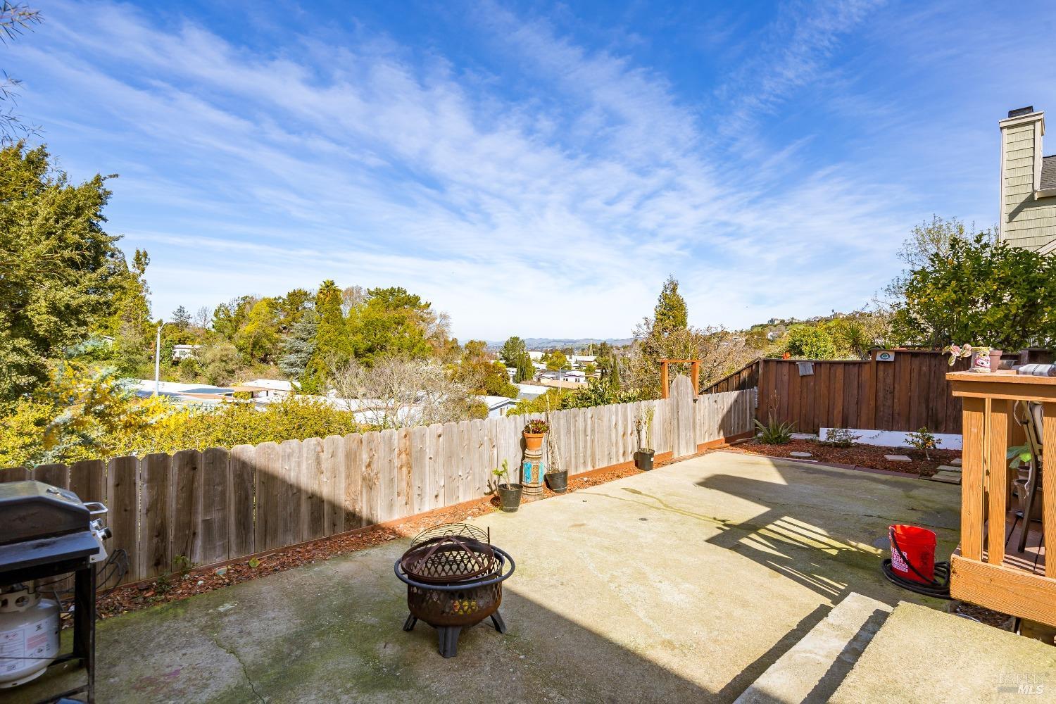 Detail Gallery Image 33 of 37 For 240 Ruby Ln, Vallejo,  CA 94590 - 3 Beds | 2/1 Baths