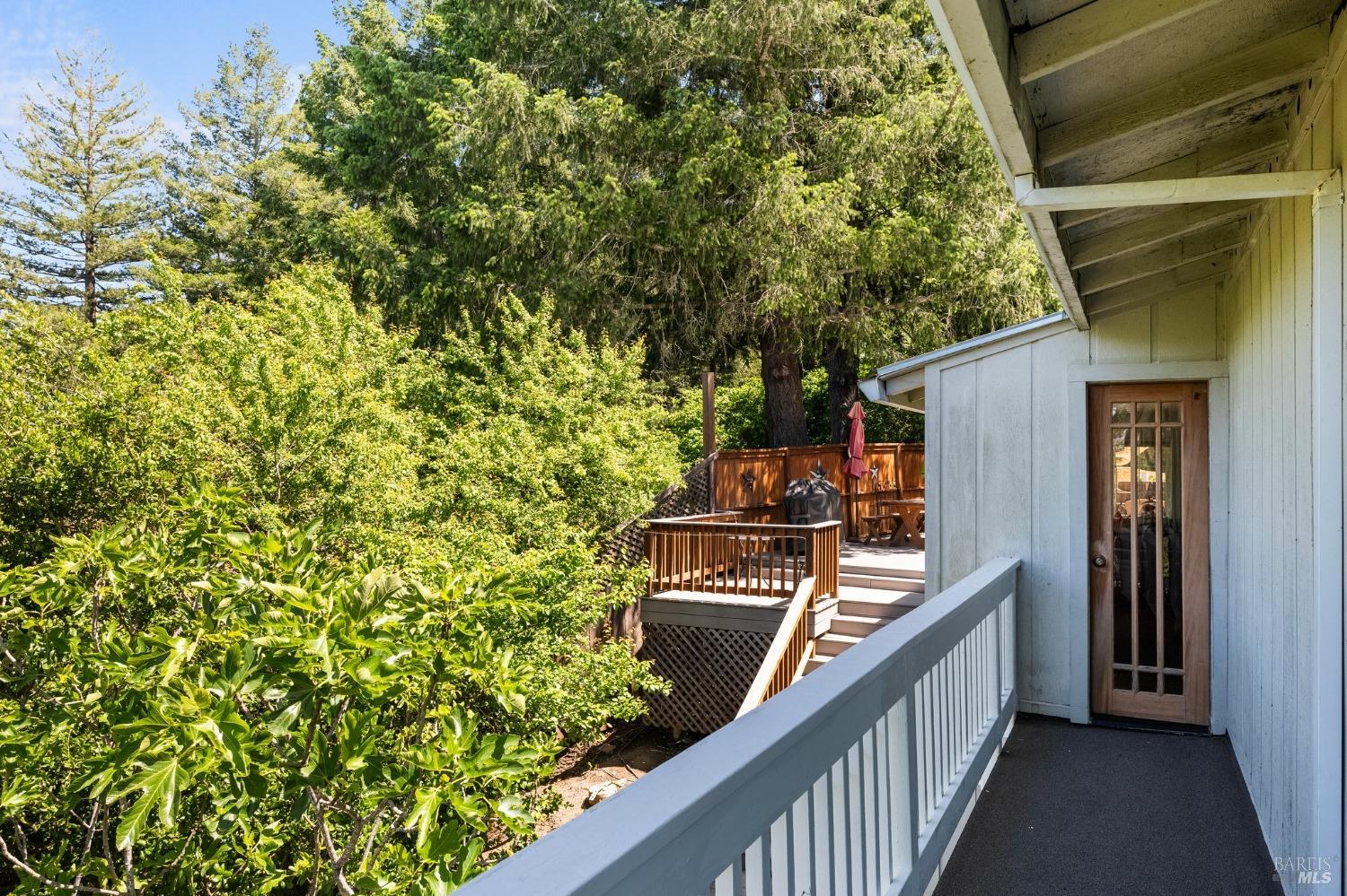 Detail Gallery Image 4 of 45 For 2488 Riverview Dr, Healdsburg,  CA 95448 - 3 Beds | 2 Baths