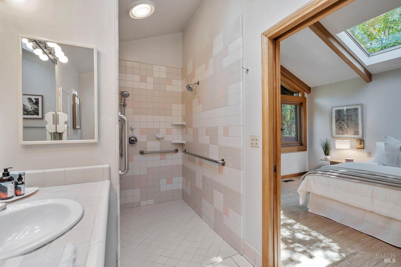Detail Gallery Image 24 of 39 For 272 Cascade Dr, Fairfax,  CA 94930 - 3 Beds | 2/1 Baths