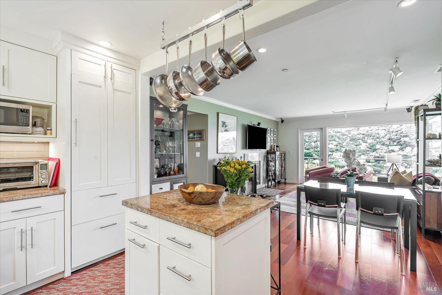 Detail Gallery Image 13 of 52 For 60 Edwards Ave, Sausalito,  CA 94965 - 3 Beds | 2 Baths