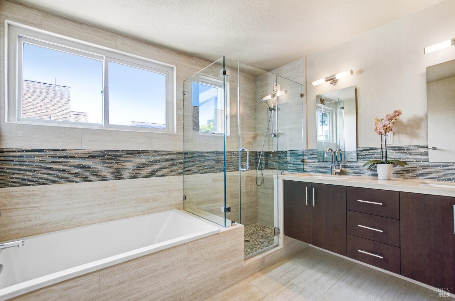 Detail Gallery Image 23 of 36 For 6 Dowitcher Way, San Rafael,  CA 94901 - 3 Beds | 2/1 Baths