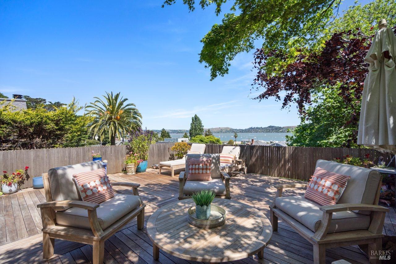 Detail Gallery Image 16 of 43 For 18 Girard Ave, Sausalito,  CA 94965 - 2 Beds | 2/1 Baths