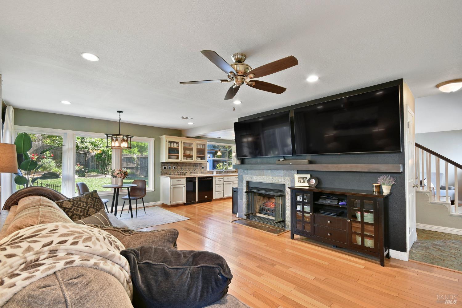 Detail Gallery Image 17 of 43 For 267 Sunridge Way, Vacaville,  CA 95688 - 4 Beds | 2/1 Baths