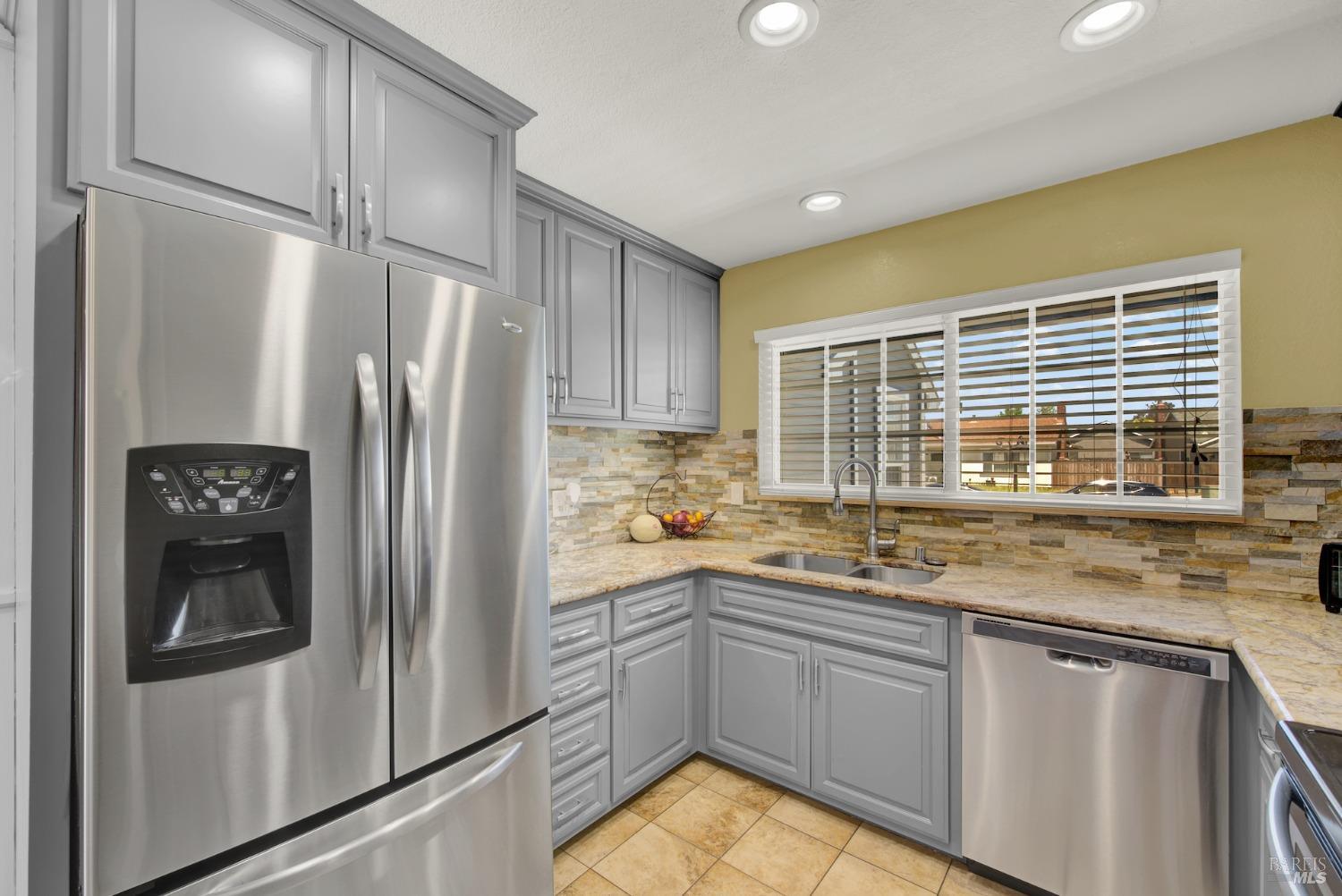 Detail Gallery Image 16 of 64 For 520 Fortuna Dr, Suisun City,  CA 94585 - 3 Beds | 2 Baths