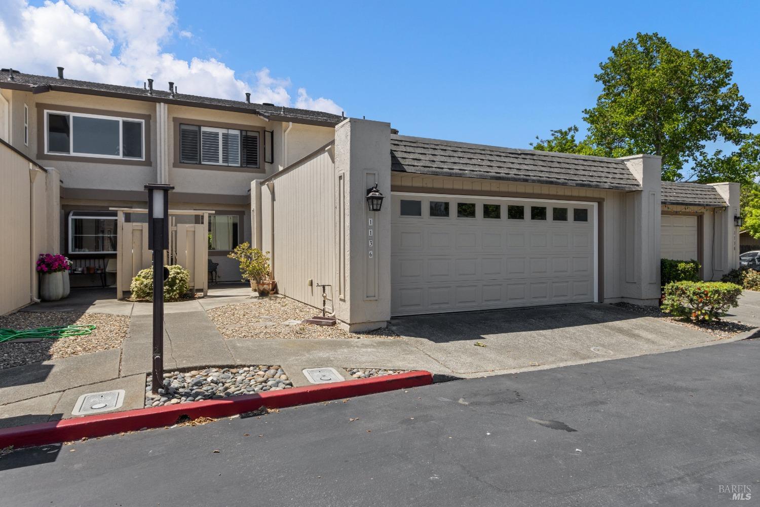 Detail Gallery Image 1 of 33 For 1136 Grove Cir, Benicia,  CA 94510 - 3 Beds | 2/1 Baths