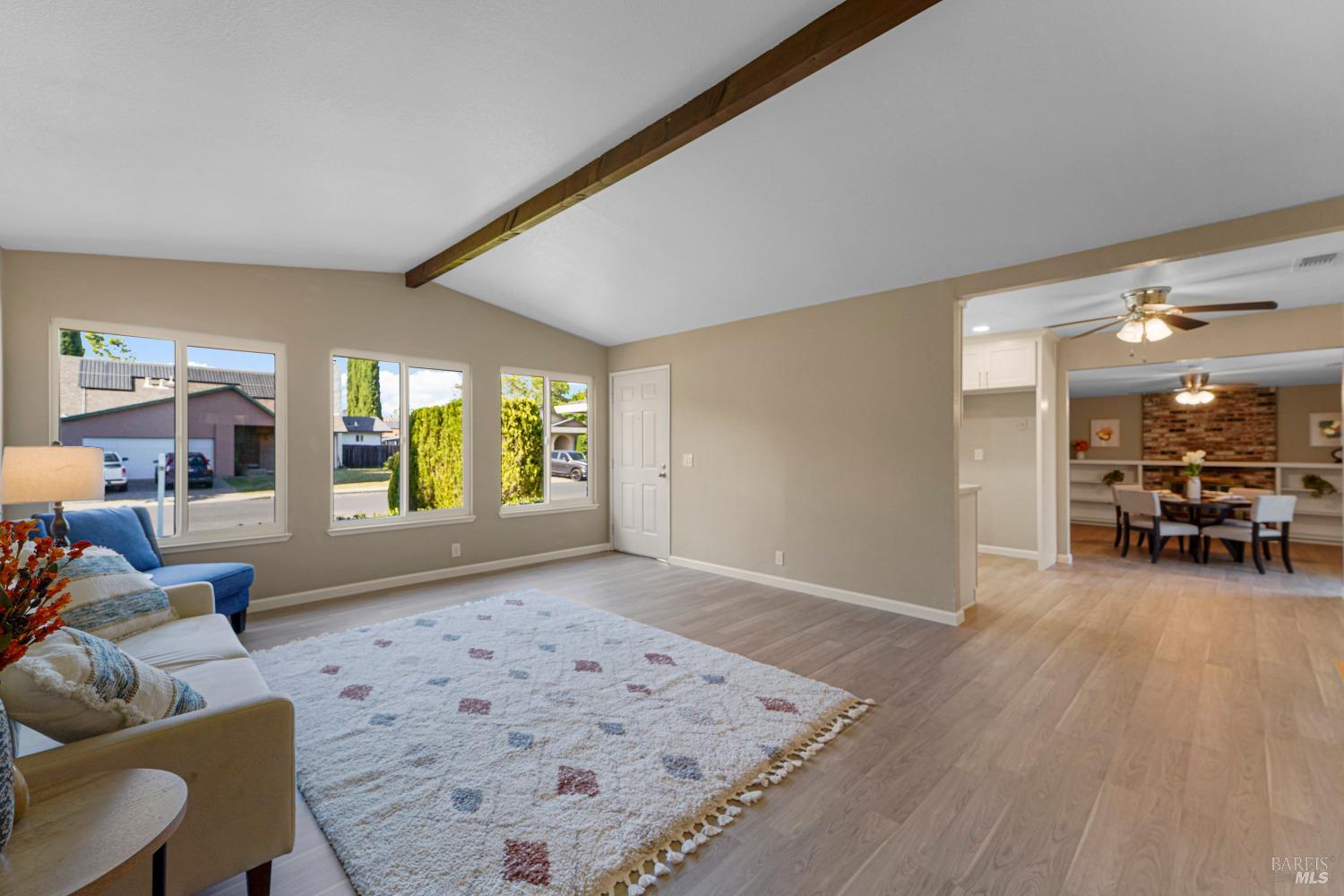 Detail Gallery Image 8 of 34 For 1084 Woodridge Dr, Vacaville,  CA 95687 - 3 Beds | 2 Baths