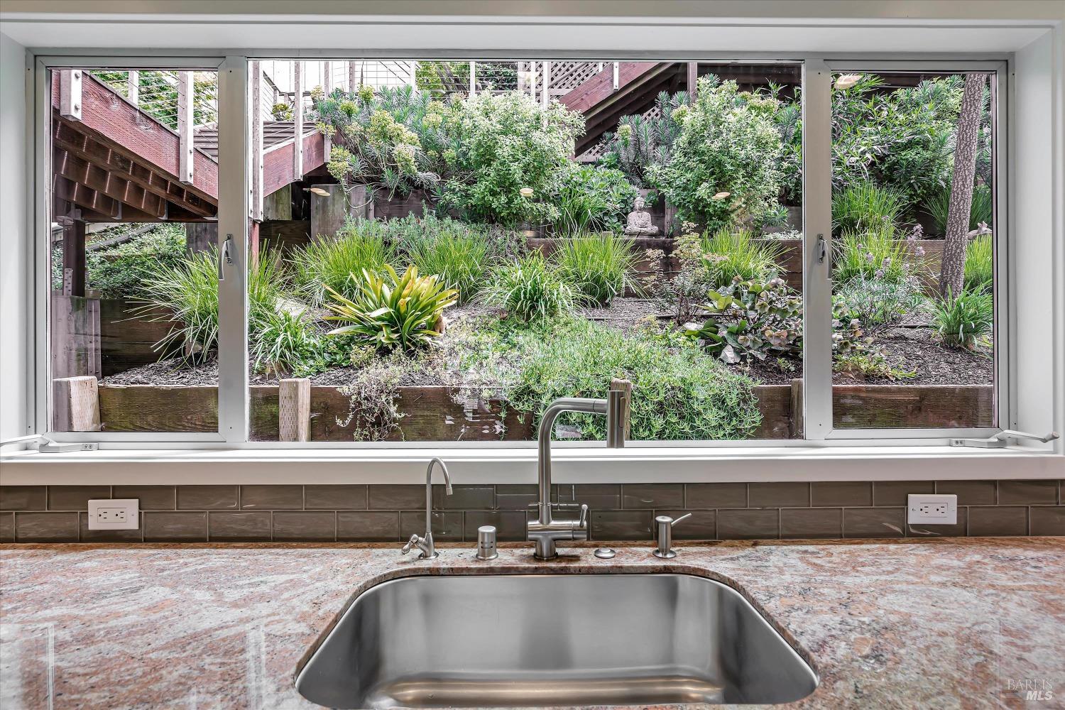 Detail Gallery Image 10 of 52 For 60 Edwards Ave, Sausalito,  CA 94965 - 3 Beds | 2 Baths