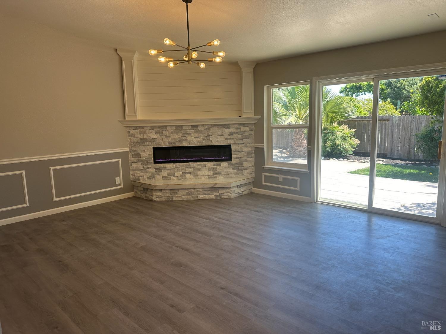 Detail Gallery Image 2 of 16 For 911 Yosemite Way, Suisun City,  CA 94585 - 3 Beds | 2 Baths