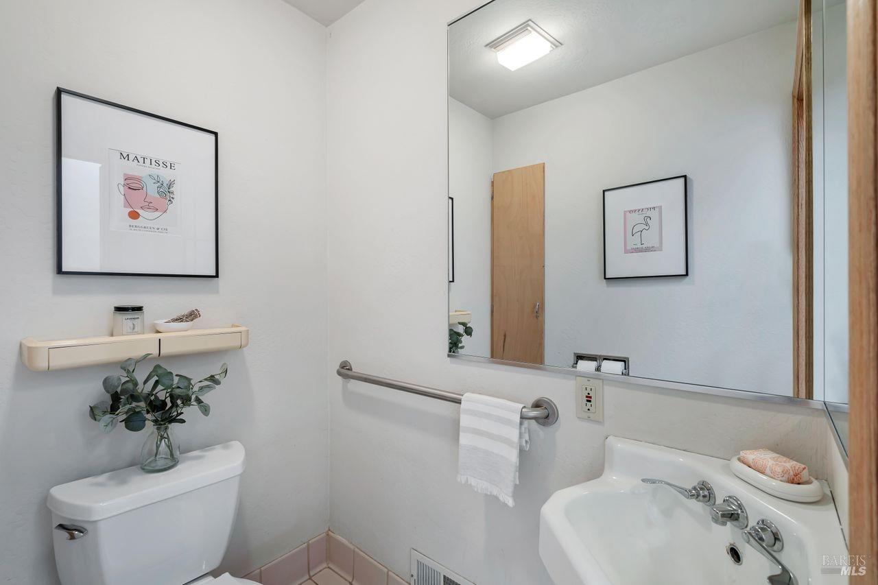 Detail Gallery Image 26 of 39 For 272 Cascade Dr, Fairfax,  CA 94930 - 3 Beds | 2/1 Baths
