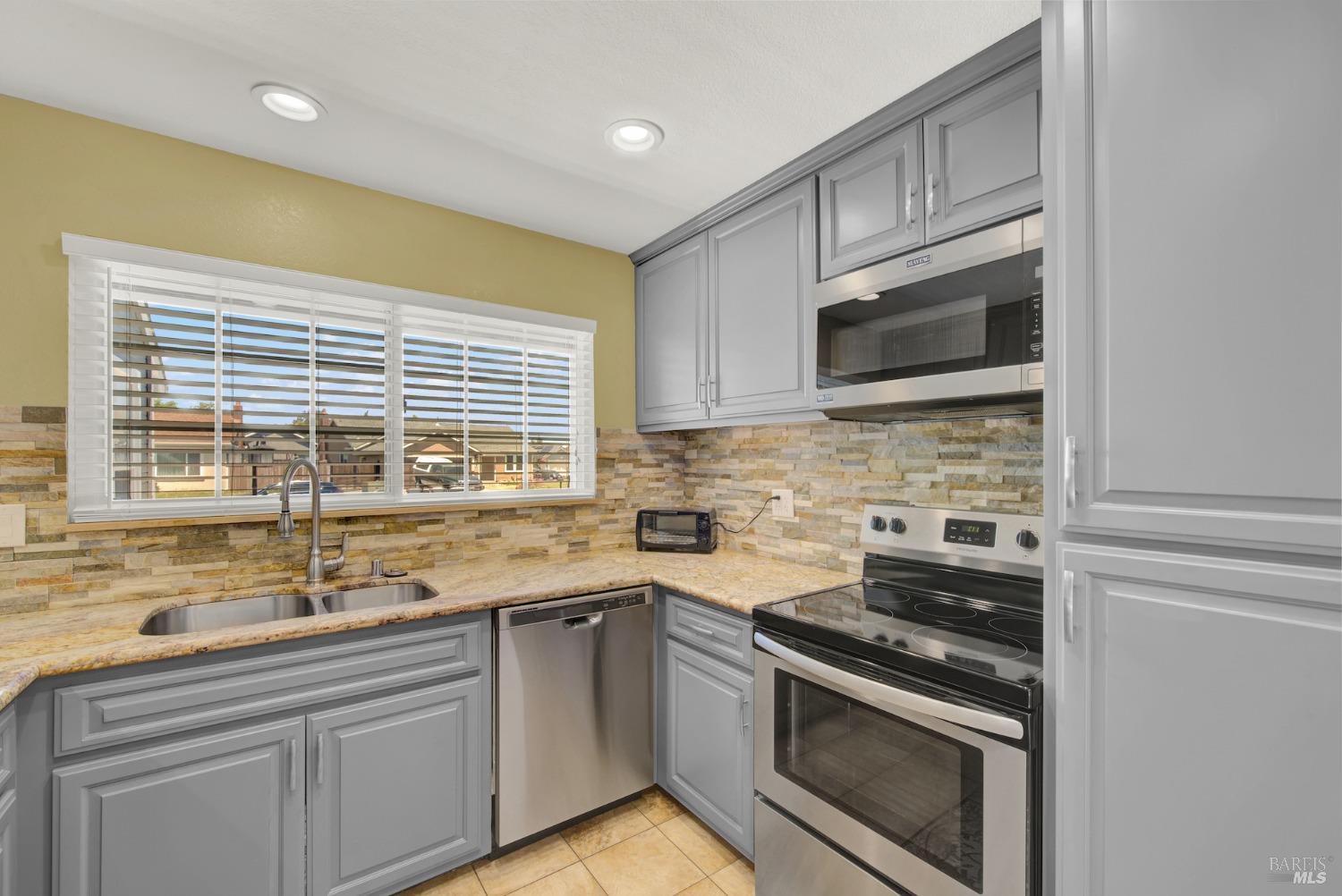 Detail Gallery Image 17 of 64 For 520 Fortuna Dr, Suisun City,  CA 94585 - 3 Beds | 2 Baths