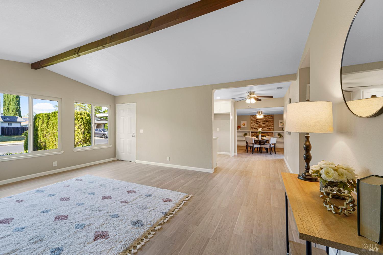 Detail Gallery Image 6 of 34 For 1084 Woodridge Dr, Vacaville,  CA 95687 - 3 Beds | 2 Baths
