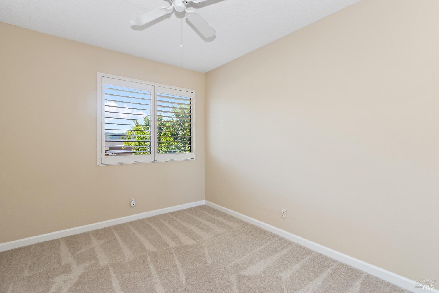 Detail Gallery Image 19 of 33 For 1136 Grove Cir, Benicia,  CA 94510 - 3 Beds | 2/1 Baths
