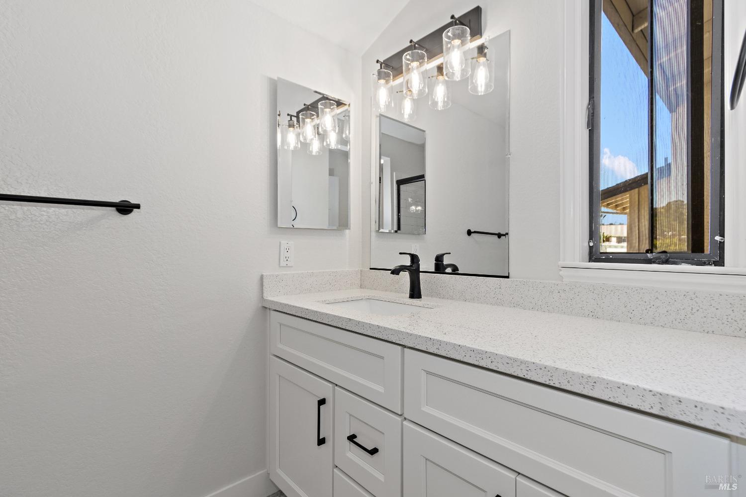 Detail Gallery Image 18 of 33 For 1136 Grove Cir, Benicia,  CA 94510 - 3 Beds | 2/1 Baths