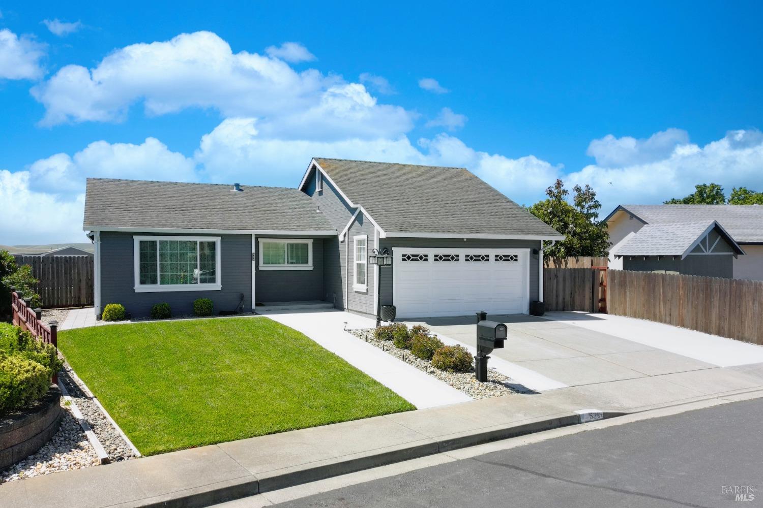 Detail Gallery Image 1 of 64 For 520 Fortuna Dr, Suisun City,  CA 94585 - 3 Beds | 2 Baths