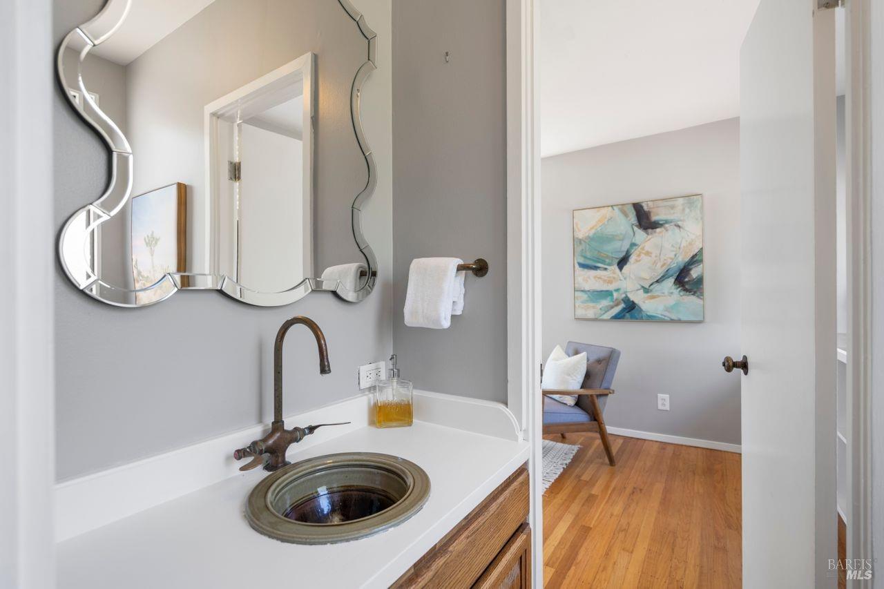 Detail Gallery Image 17 of 43 For 18 Girard Ave, Sausalito,  CA 94965 - 2 Beds | 2/1 Baths