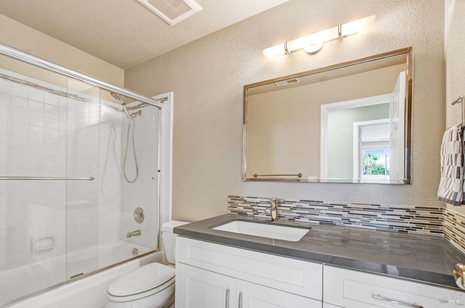 Detail Gallery Image 28 of 36 For 6 Dowitcher Way, San Rafael,  CA 94901 - 3 Beds | 2/1 Baths