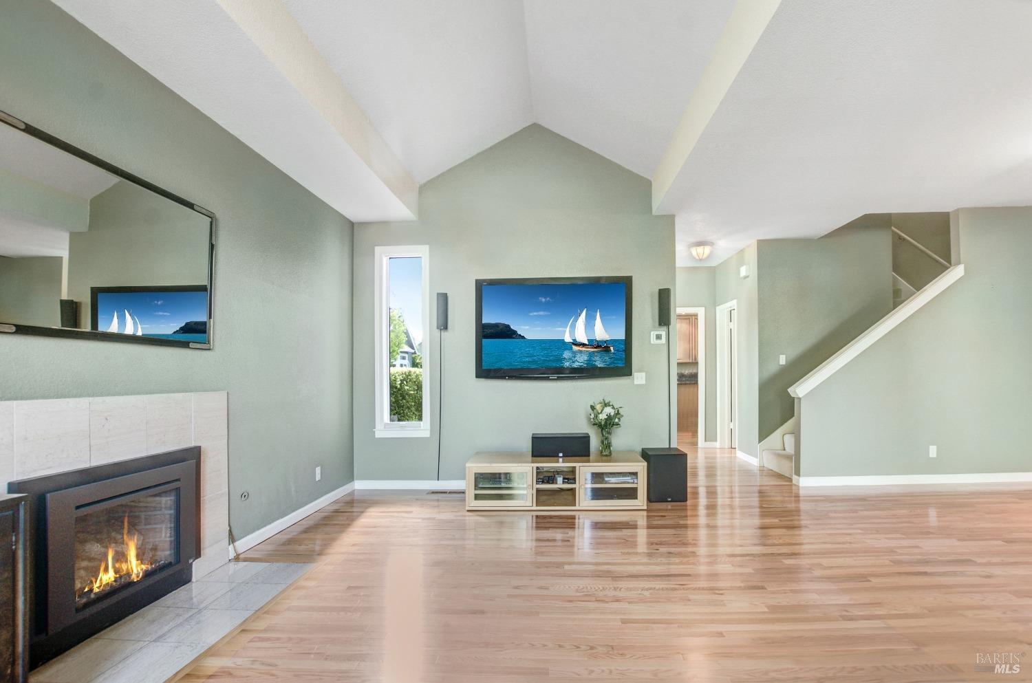 Detail Gallery Image 1 of 36 For 6 Dowitcher Way, San Rafael,  CA 94901 - 3 Beds | 2/1 Baths
