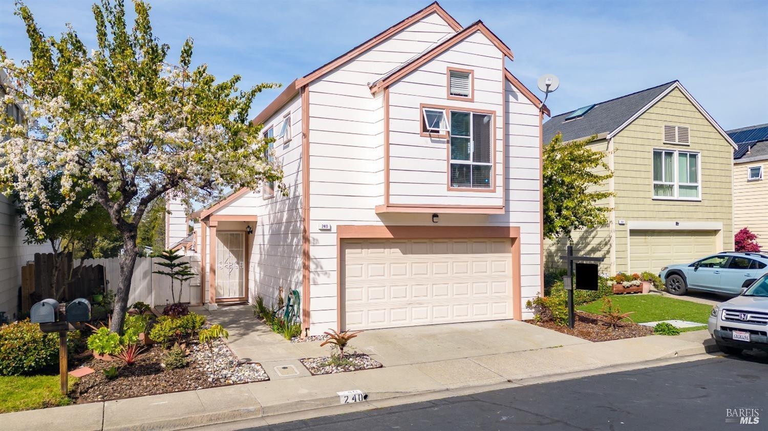 Detail Gallery Image 1 of 37 For 240 Ruby Ln, Vallejo,  CA 94590 - 3 Beds | 2/1 Baths