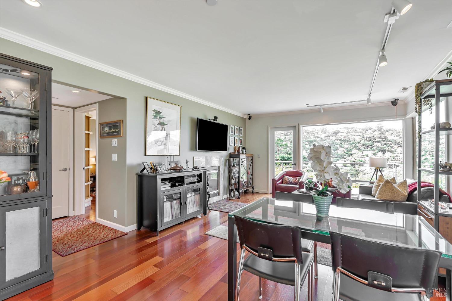 Detail Gallery Image 14 of 52 For 60 Edwards Ave, Sausalito,  CA 94965 - 3 Beds | 2 Baths