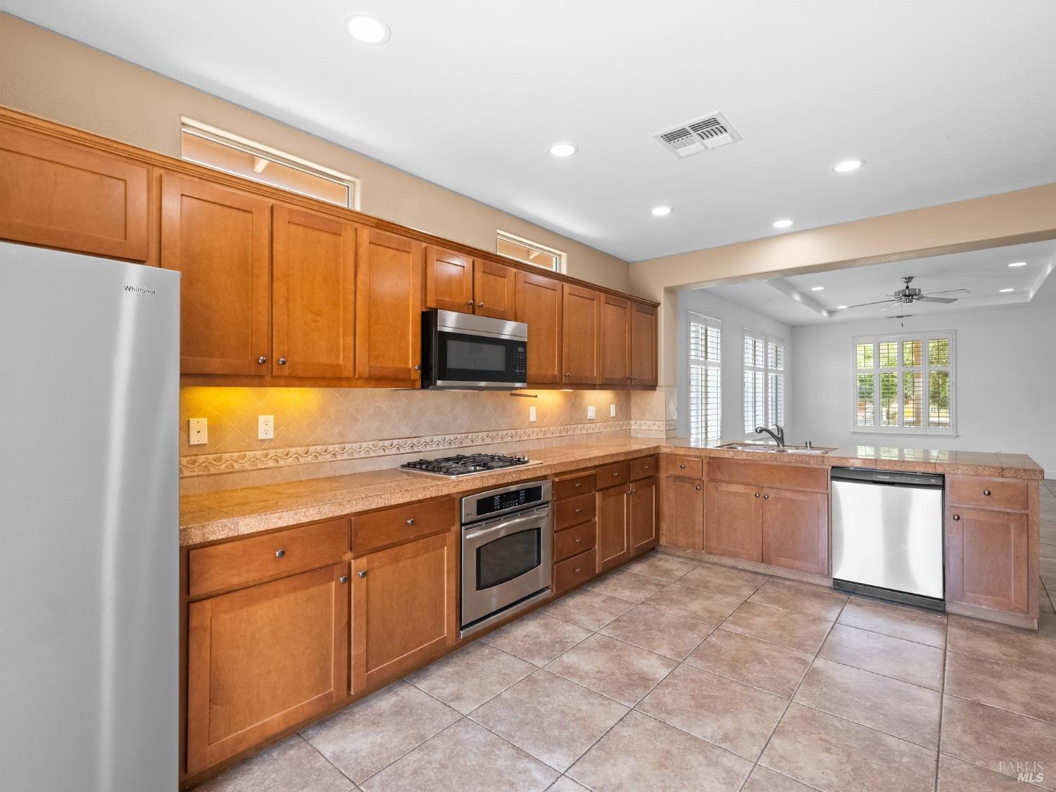 Detail Gallery Image 9 of 34 For 1980 Montevino Dr, Santa Rosa,  CA 95407 - 3 Beds | 2 Baths