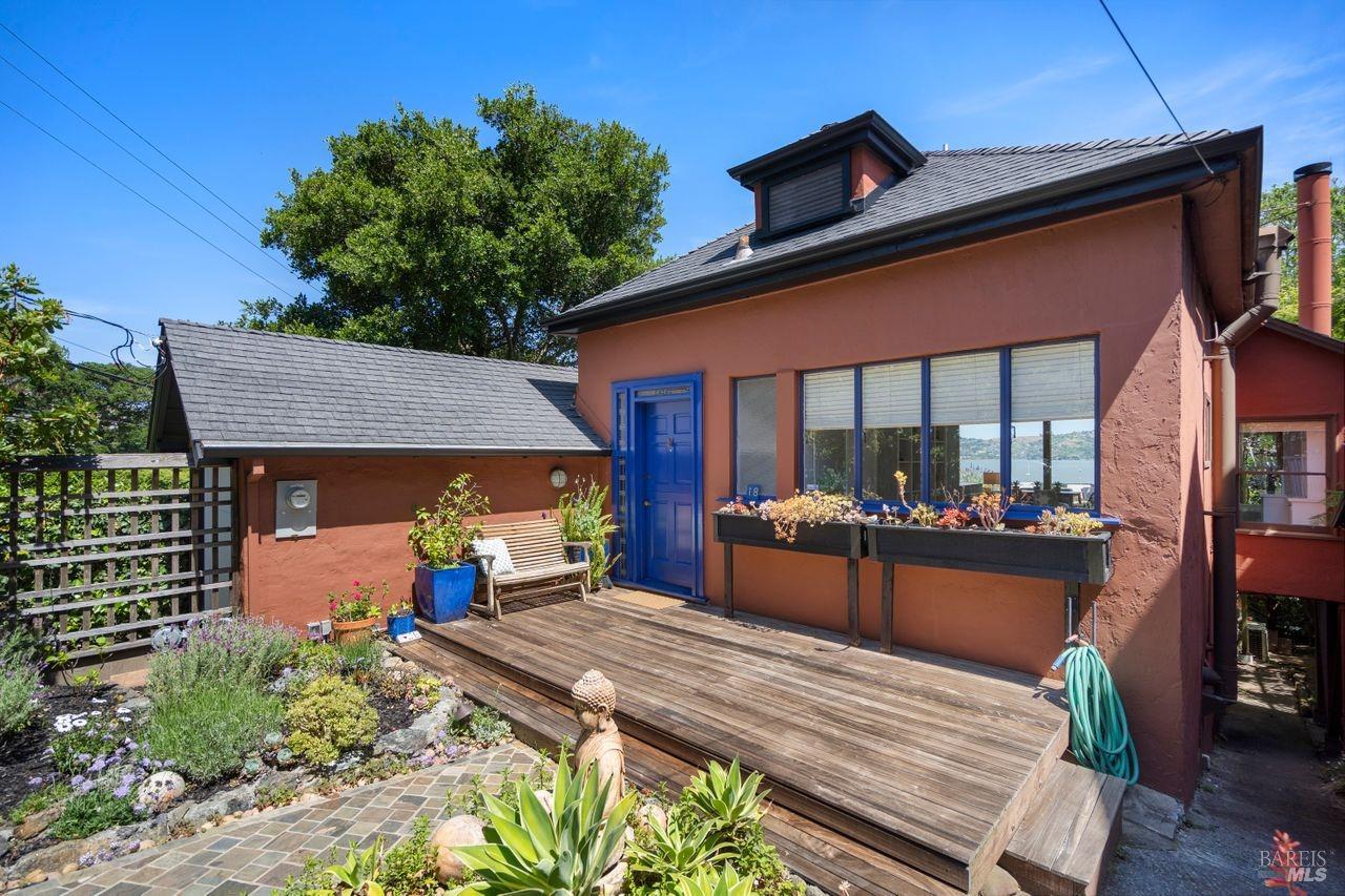Detail Gallery Image 1 of 43 For 18 Girard Ave, Sausalito,  CA 94965 - 2 Beds | 2/1 Baths