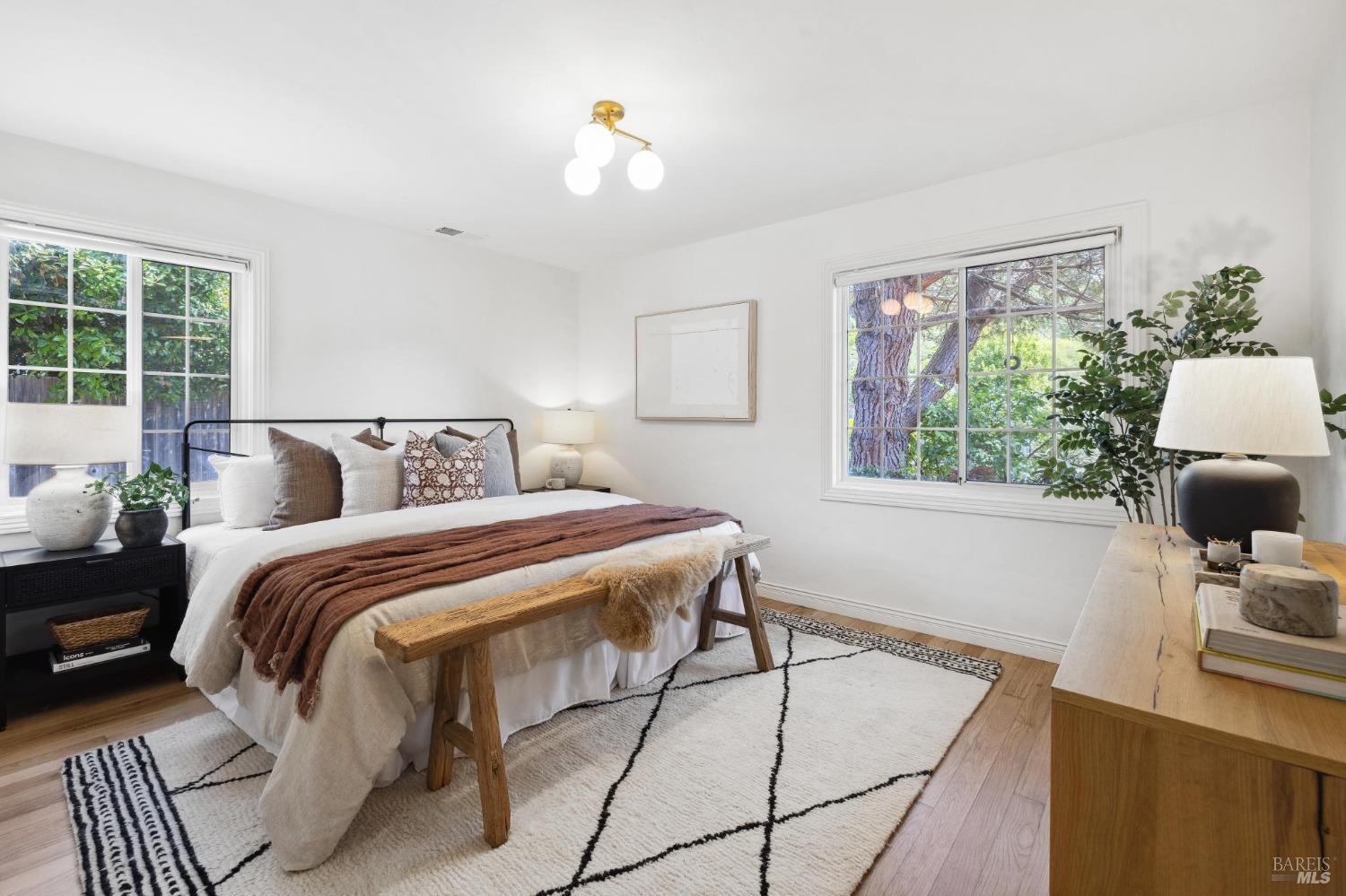 Detail Gallery Image 13 of 33 For 11 Central Dr, Mill Valley,  CA 94941 - 2 Beds | 1 Baths