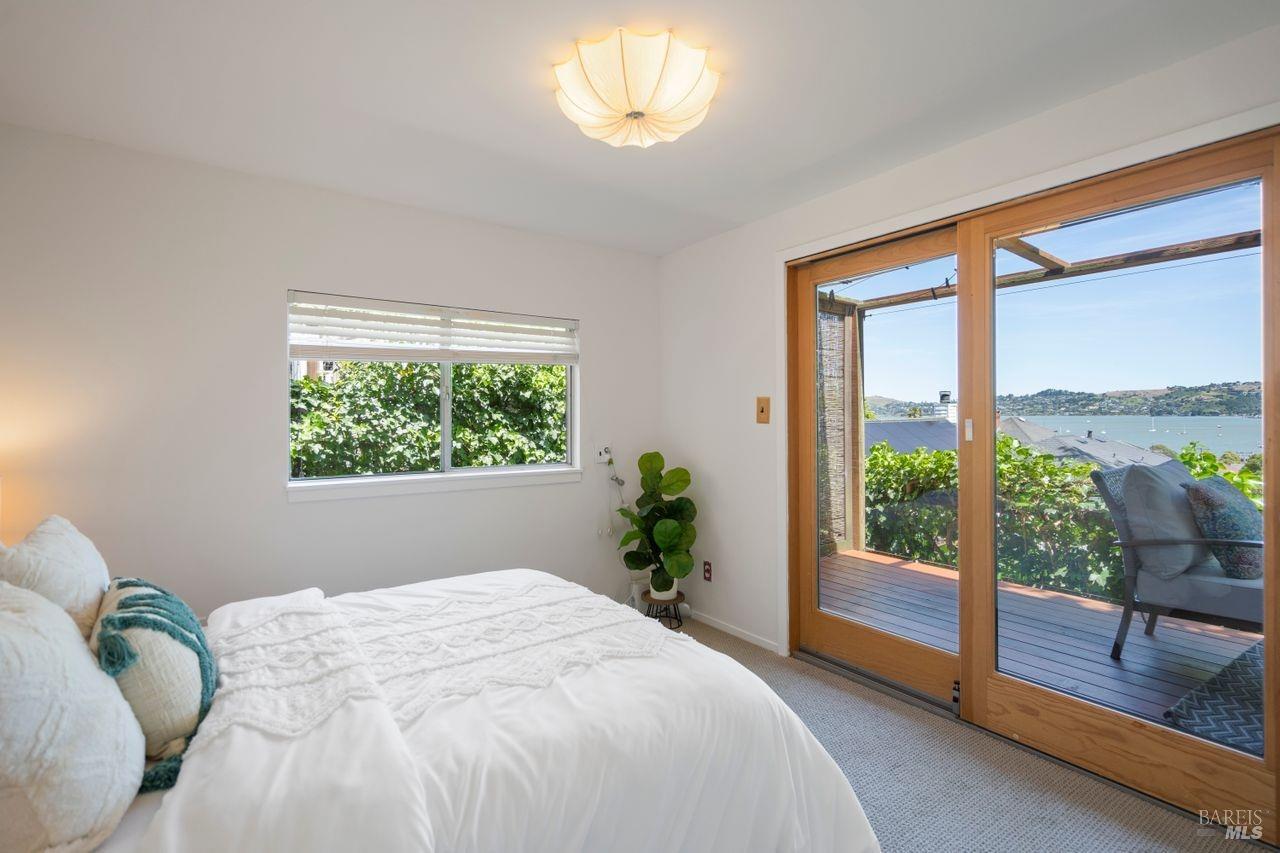 Detail Gallery Image 27 of 43 For 18 Girard Ave, Sausalito,  CA 94965 - 2 Beds | 2/1 Baths