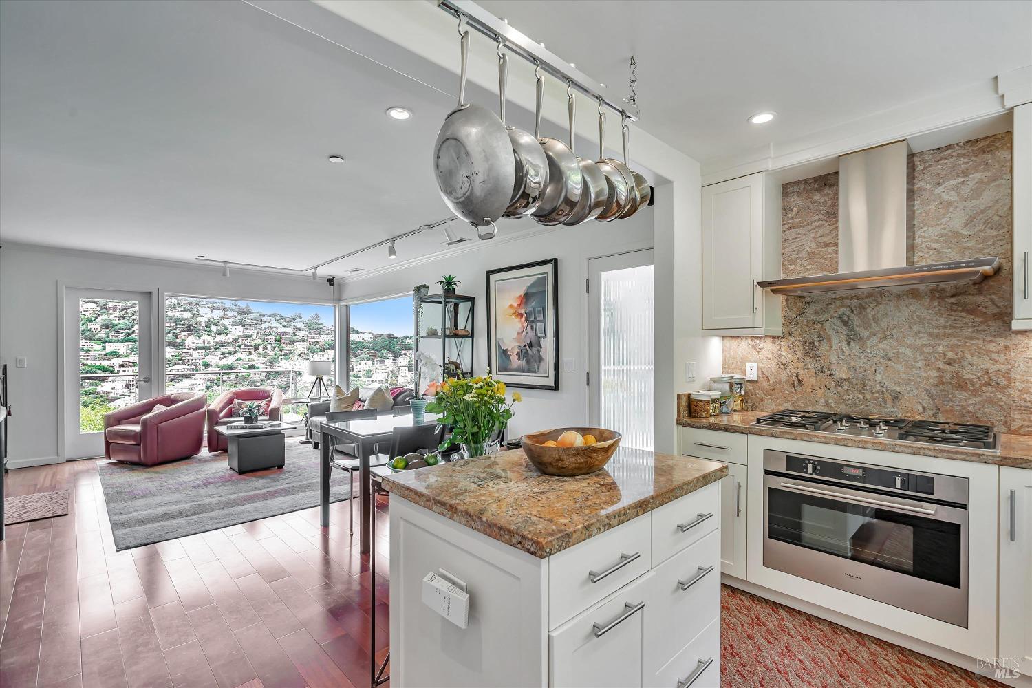 Detail Gallery Image 9 of 52 For 60 Edwards Ave, Sausalito,  CA 94965 - 3 Beds | 2 Baths