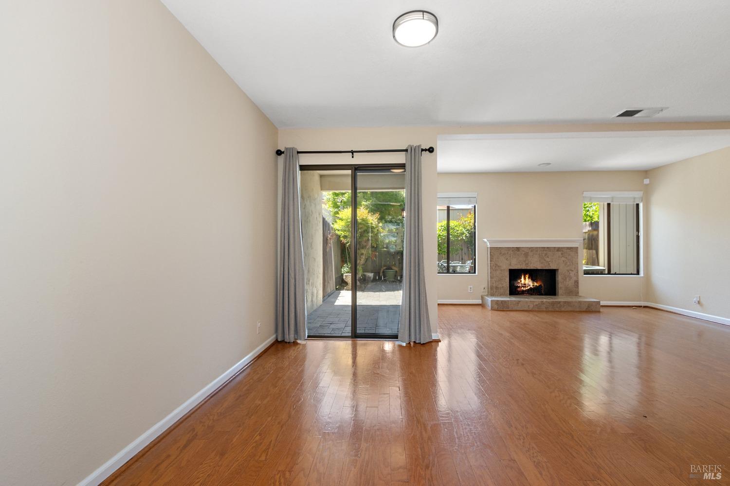 Detail Gallery Image 9 of 33 For 1136 Grove Cir, Benicia,  CA 94510 - 3 Beds | 2/1 Baths