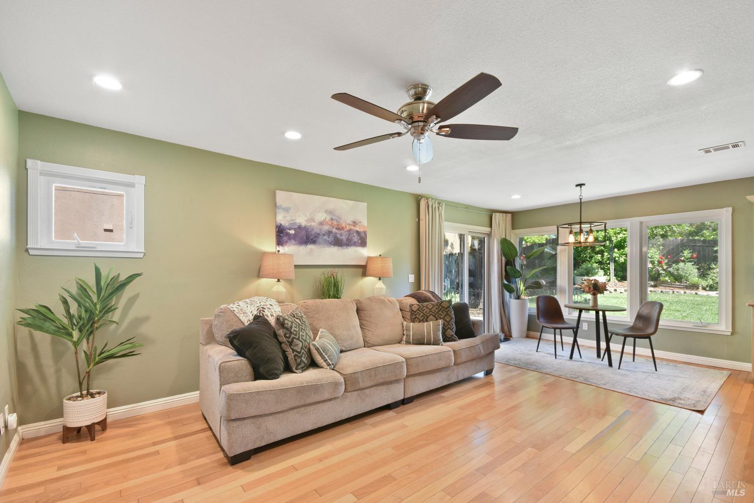 Detail Gallery Image 24 of 43 For 267 Sunridge Way, Vacaville,  CA 95688 - 4 Beds | 2/1 Baths