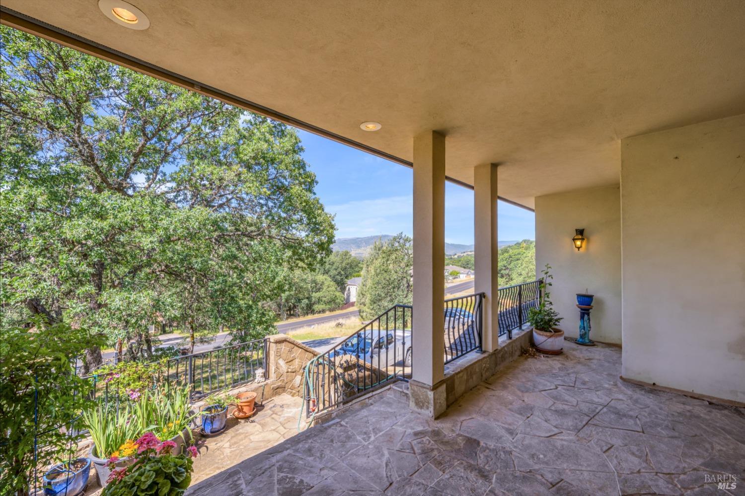 Detail Gallery Image 5 of 45 For 19088 Moon Ridge Rd, Hidden Valley Lake,  CA 95467 - 4 Beds | 3 Baths